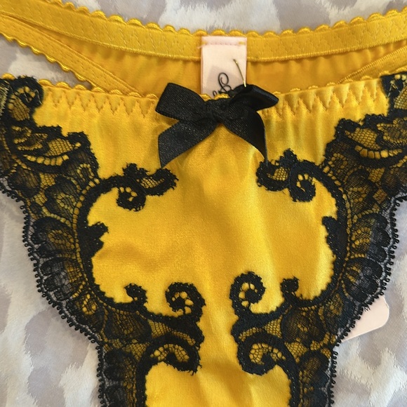 Agent Provocateur Molly Yellow and Black 3 Piece Lingerie Set 32B/2 - Picture 8 of 13